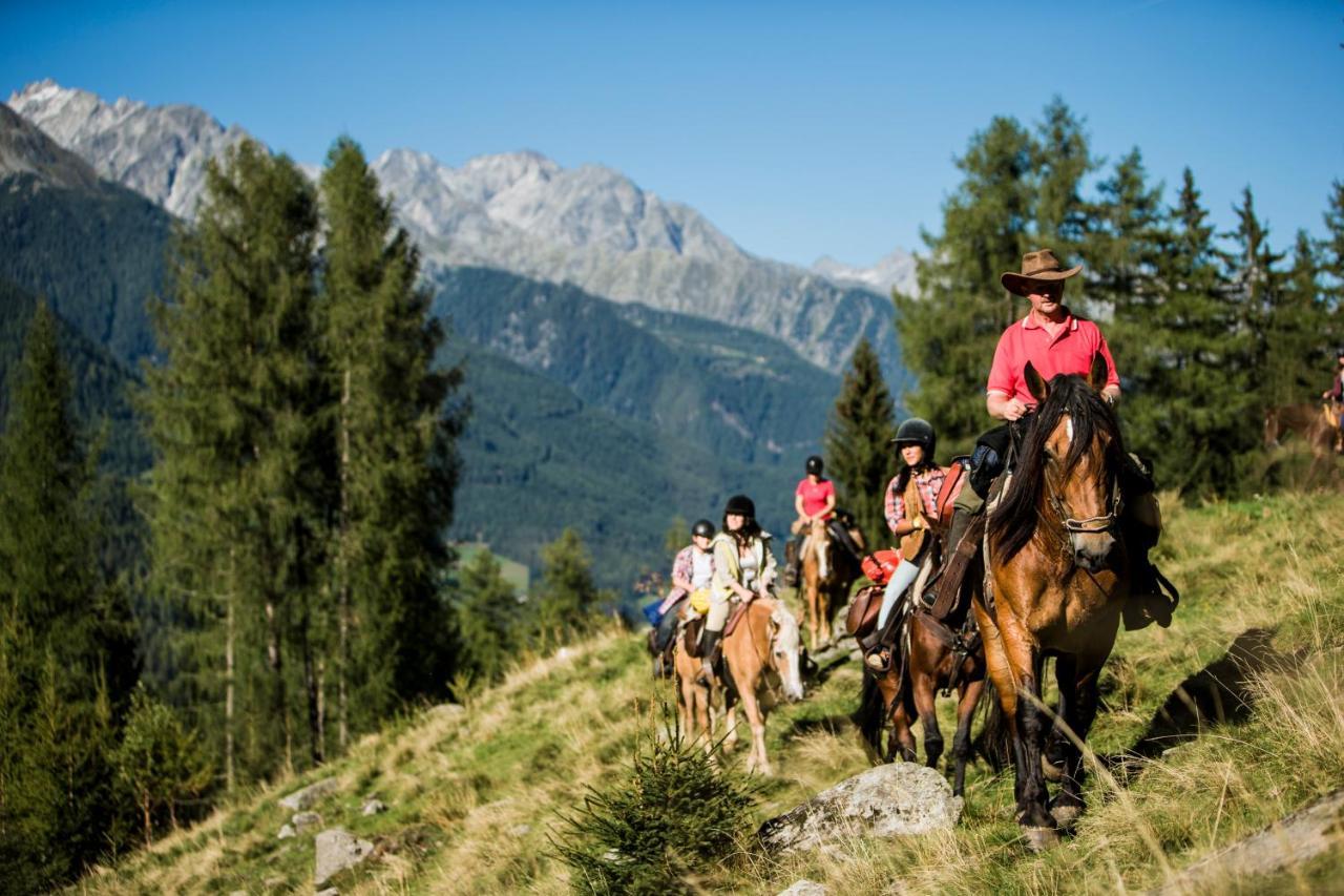 Hotel Fronza - Your Hike & Mountain Home Lutago Eksteriør billede