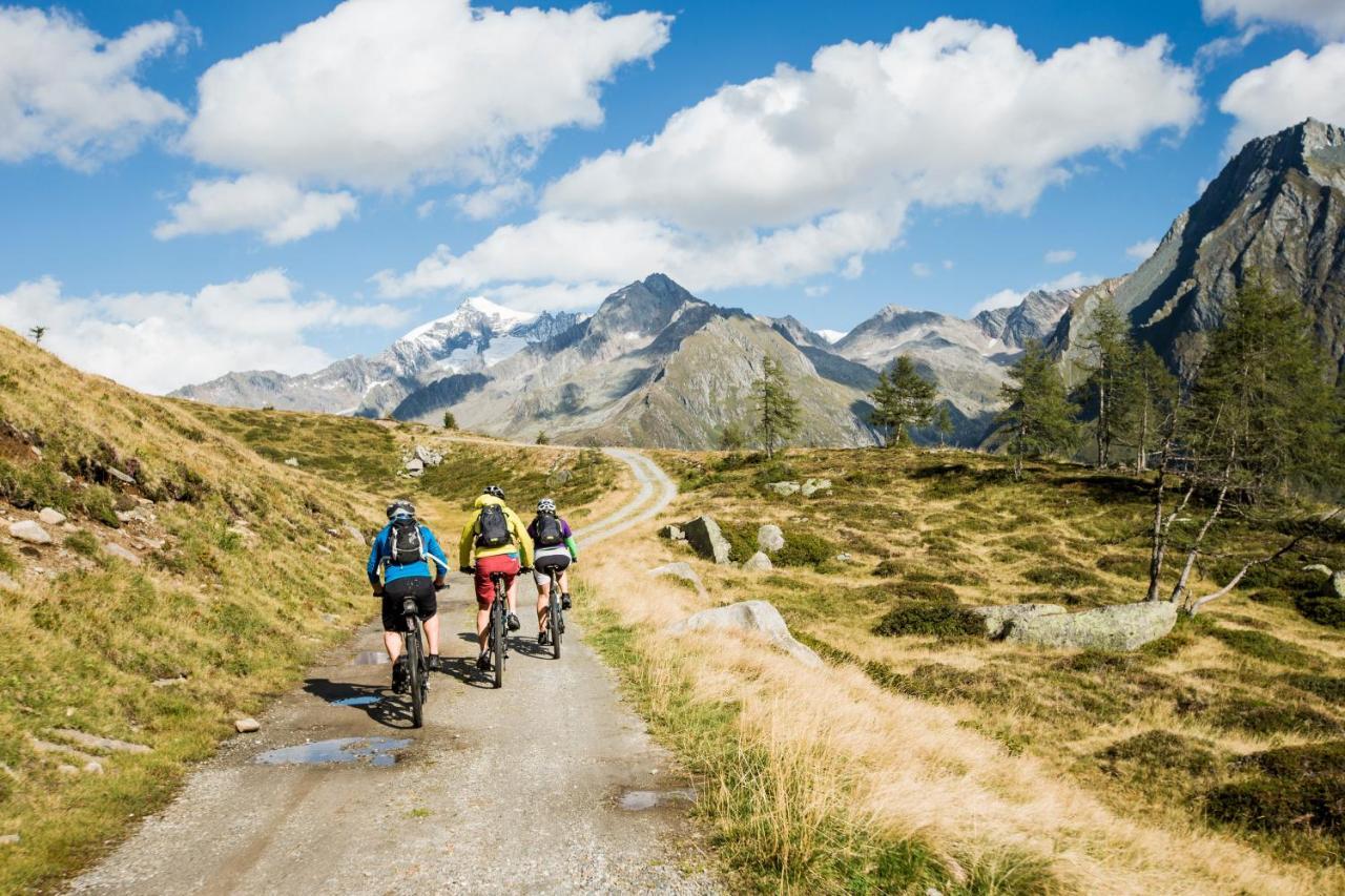 Hotel Fronza - Your Hike & Mountain Home Lutago Eksteriør billede