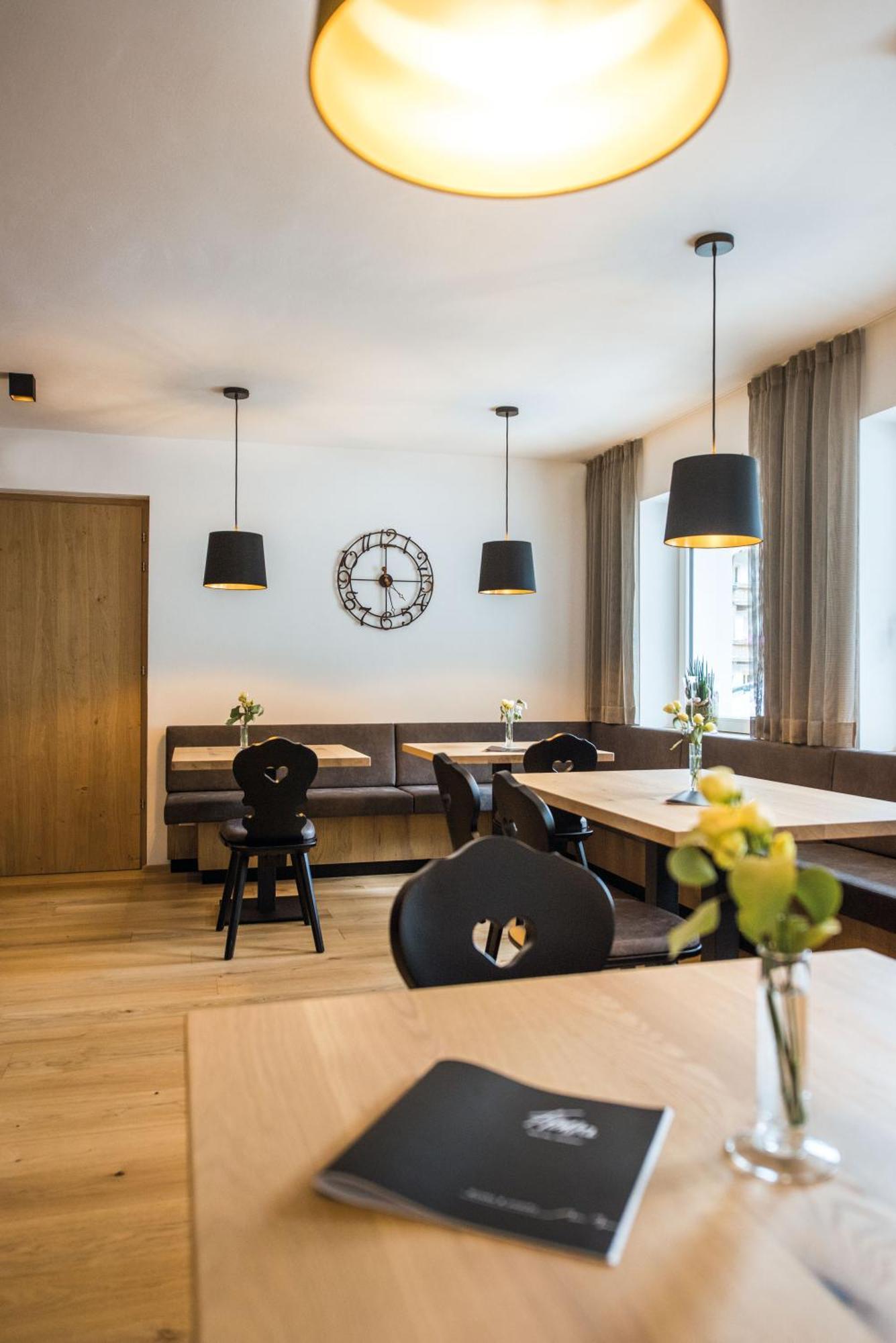 Hotel Fronza - Your Hike & Mountain Home Lutago Eksteriør billede